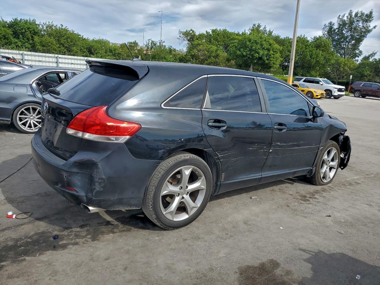 2009 TOYOTA VENZA photo 3
