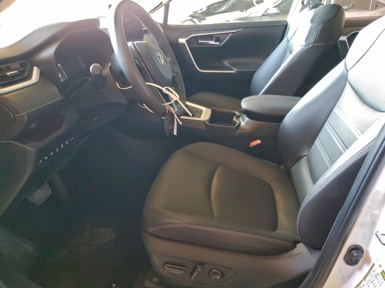2024 TOYOTA RAV4 LIMITED photo 13
