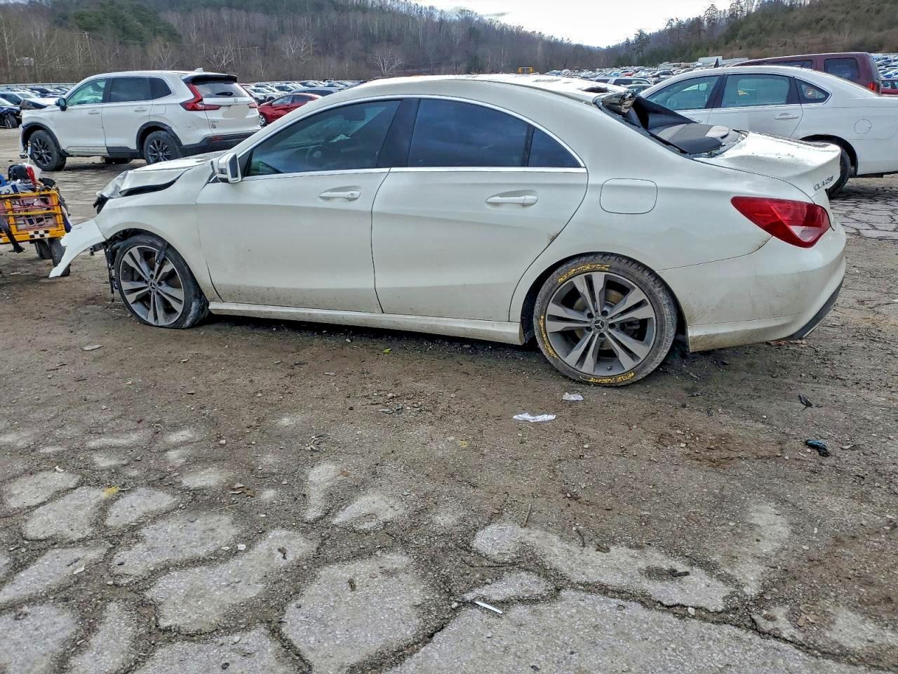 2018 MERCEDES-BENZ CLA 250 photo 3