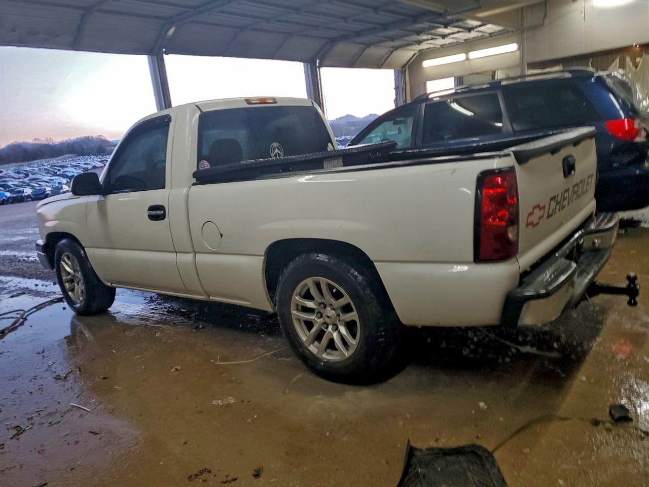 2003 CHEVROLET SILVERADO C1500 photo 2
