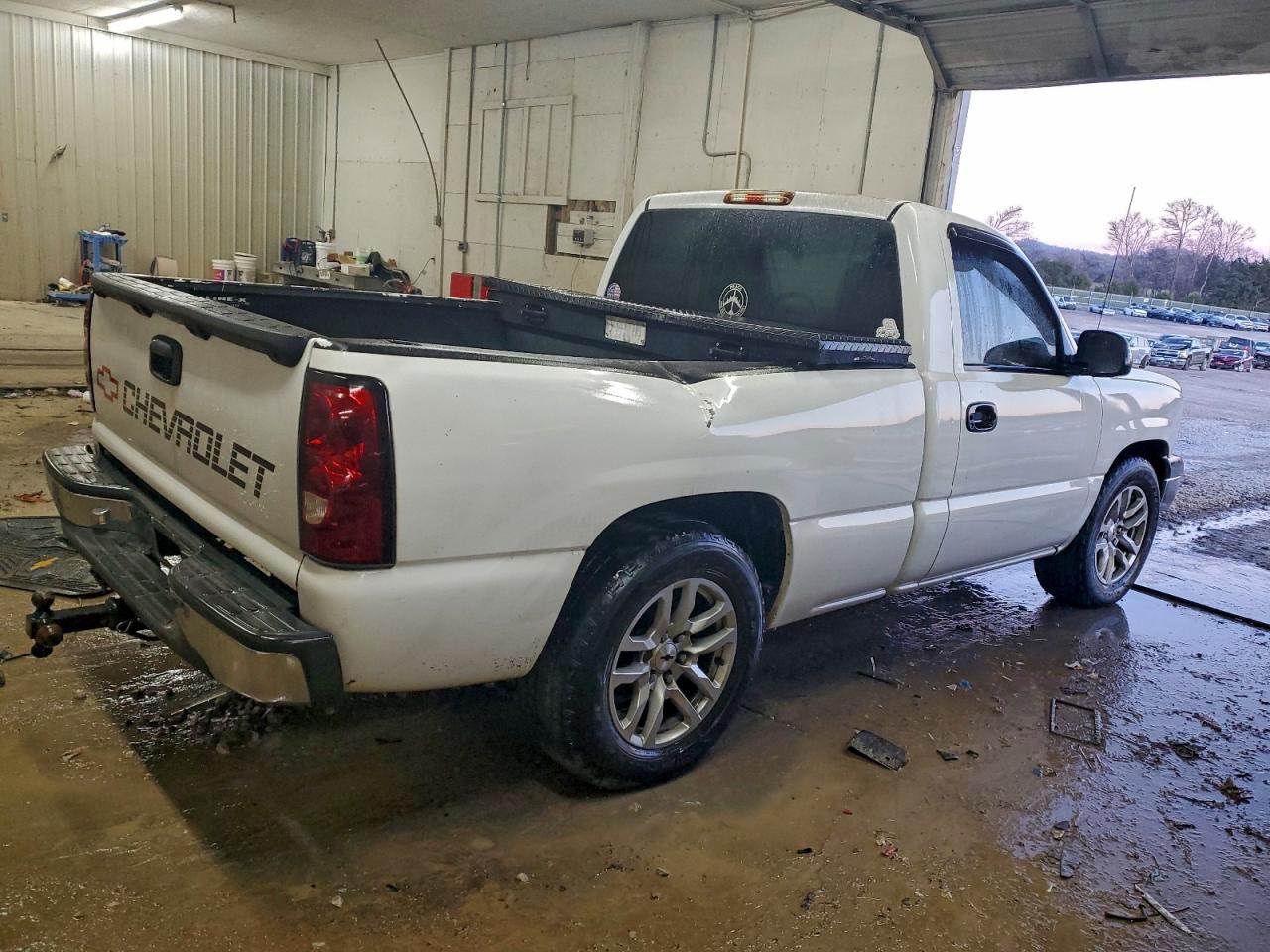 2003 CHEVROLET SILVERADO C1500 photo 3