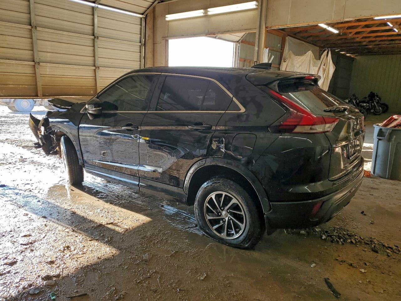 2022 MITSUBISHI ECLIPSE CROSS ES photo 2
