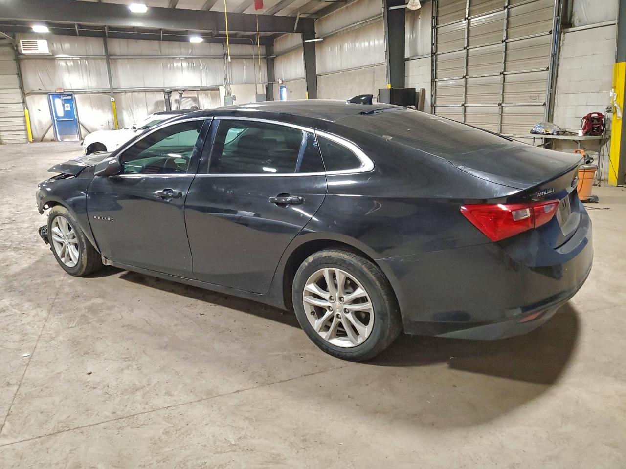 2018 CHEVROLET MALIBU LT photo 2