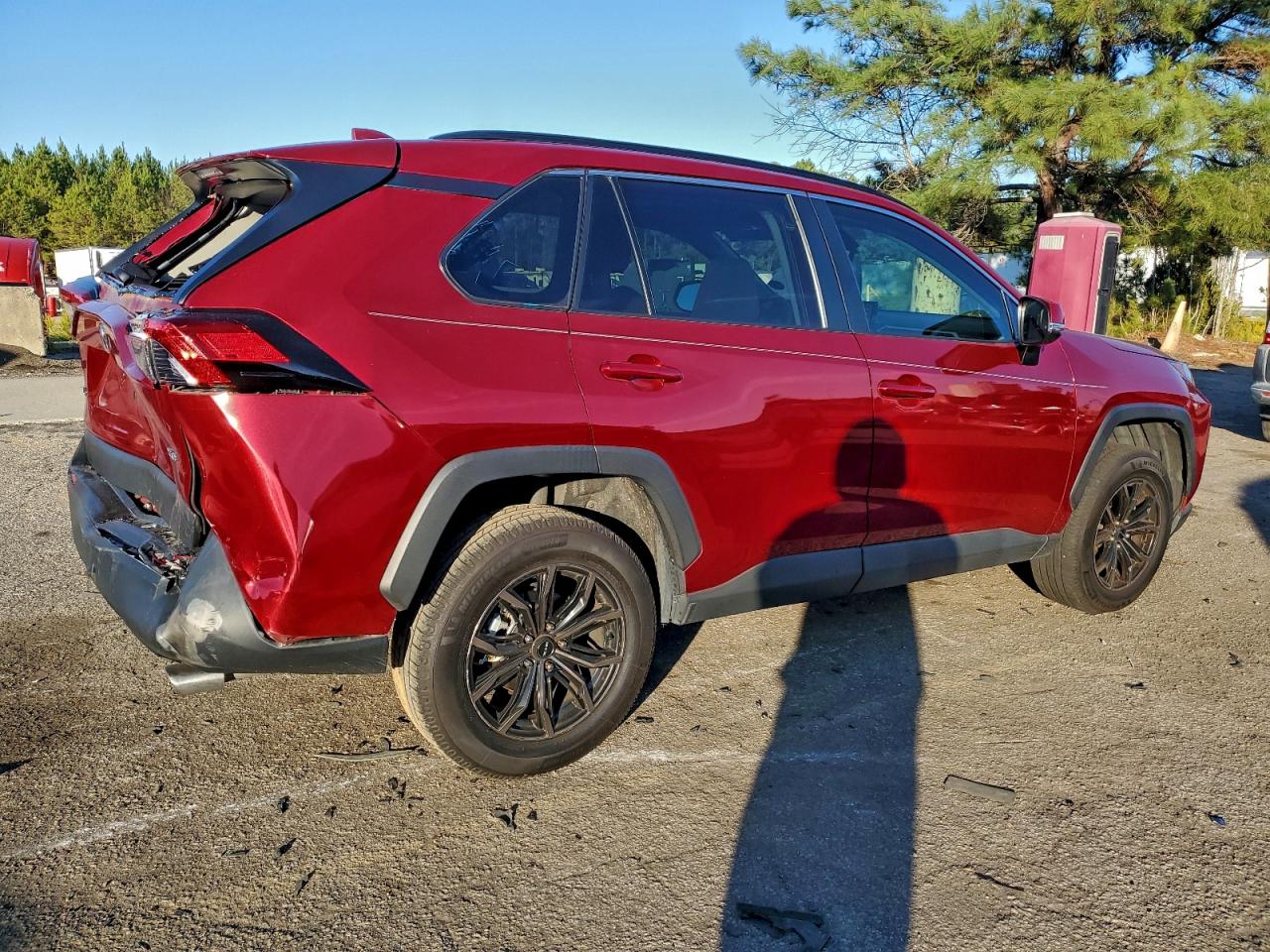 2022 TOYOTA RAV4 XLE photo 5