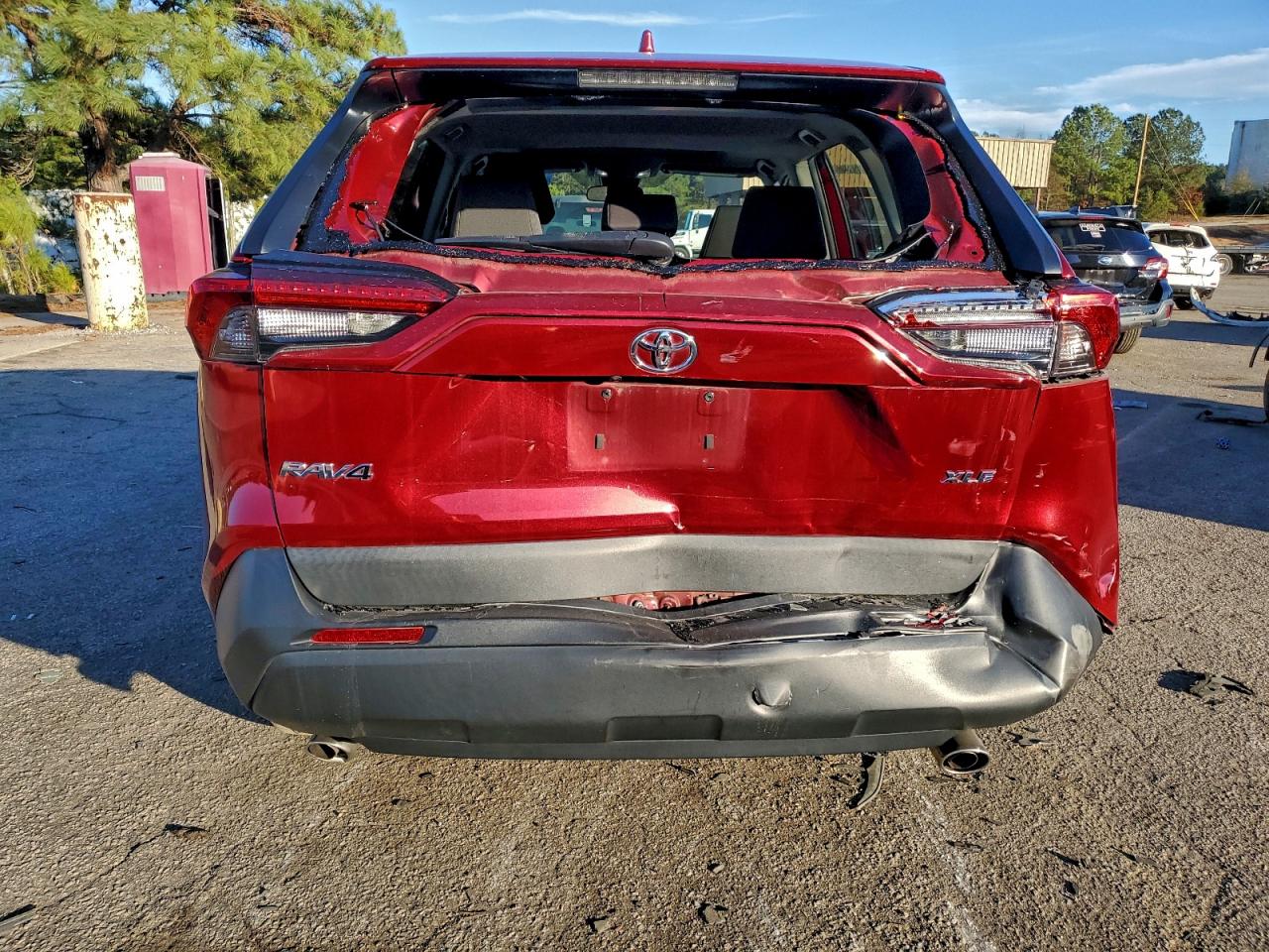 2022 TOYOTA RAV4 XLE photo 11