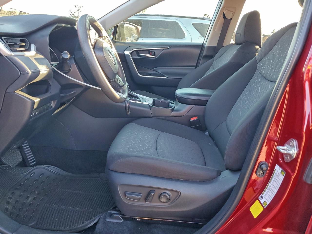 2022 TOYOTA RAV4 XLE photo 13