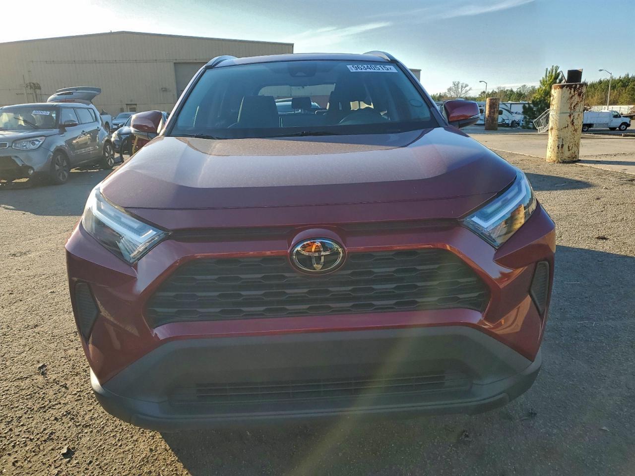 2022 TOYOTA RAV4 XLE photo 9