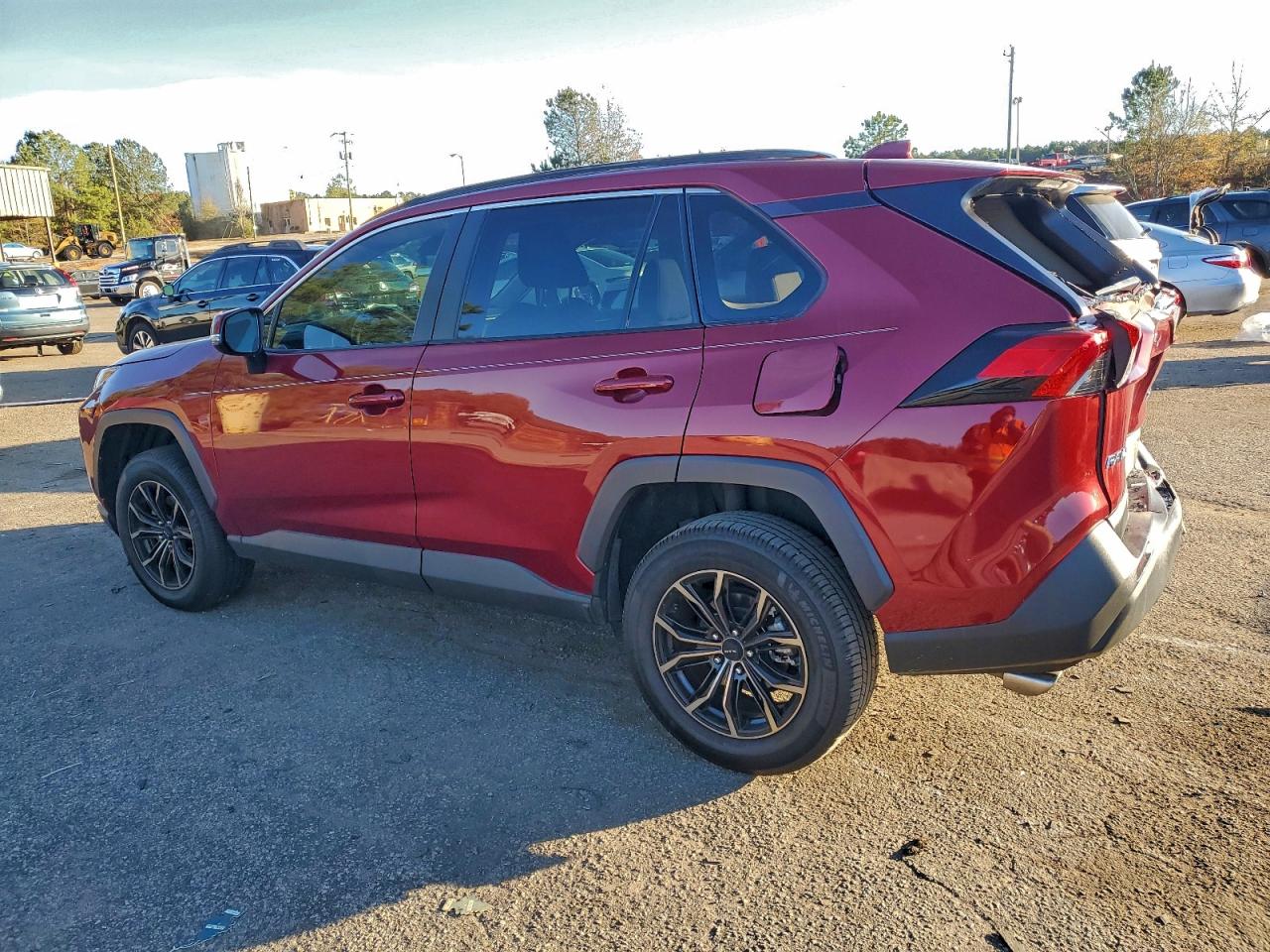 2022 TOYOTA RAV4 XLE photo 3