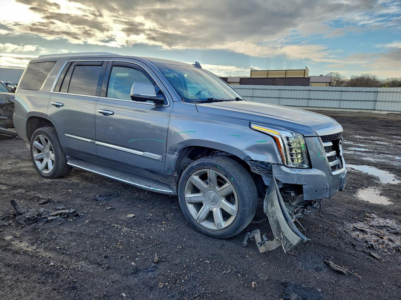 2019 CADILLAC ESCALADE LUXURY photo 4
