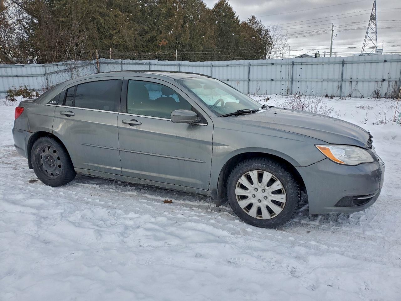 2013 CHRYSLER 200 LX photo 4
