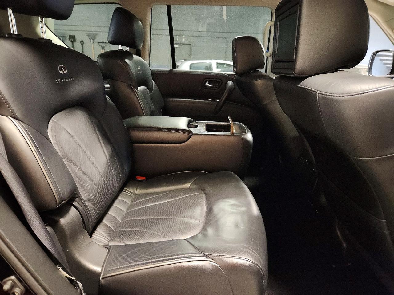 2012 INFINITI QX56 photo 10