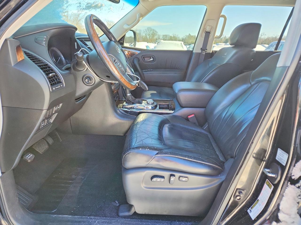 2012 INFINITI QX56 photo 7