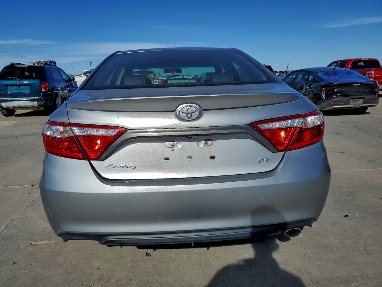 2016 TOYOTA CAMRY LE photo 6