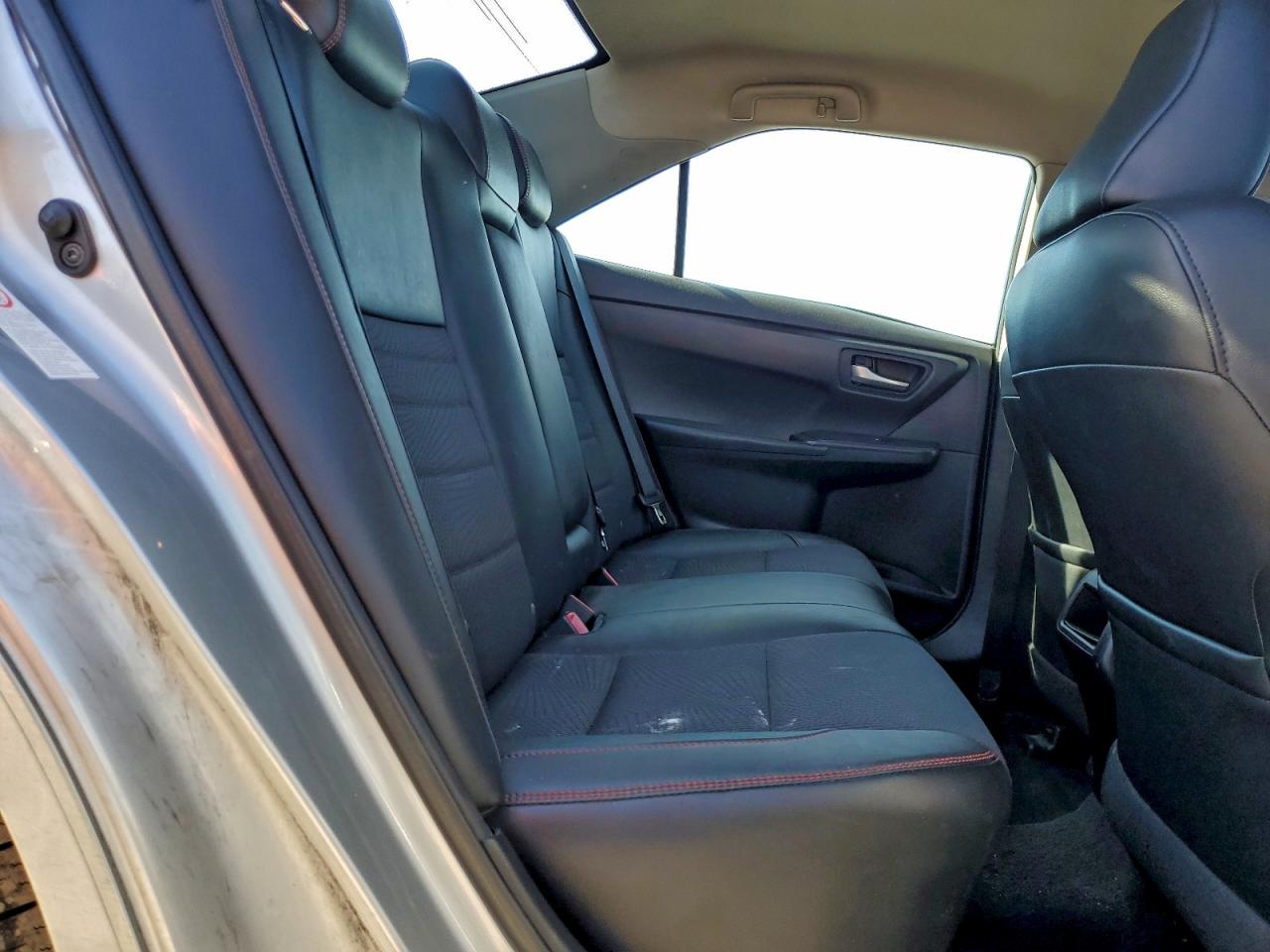 2016 TOYOTA CAMRY LE photo 10