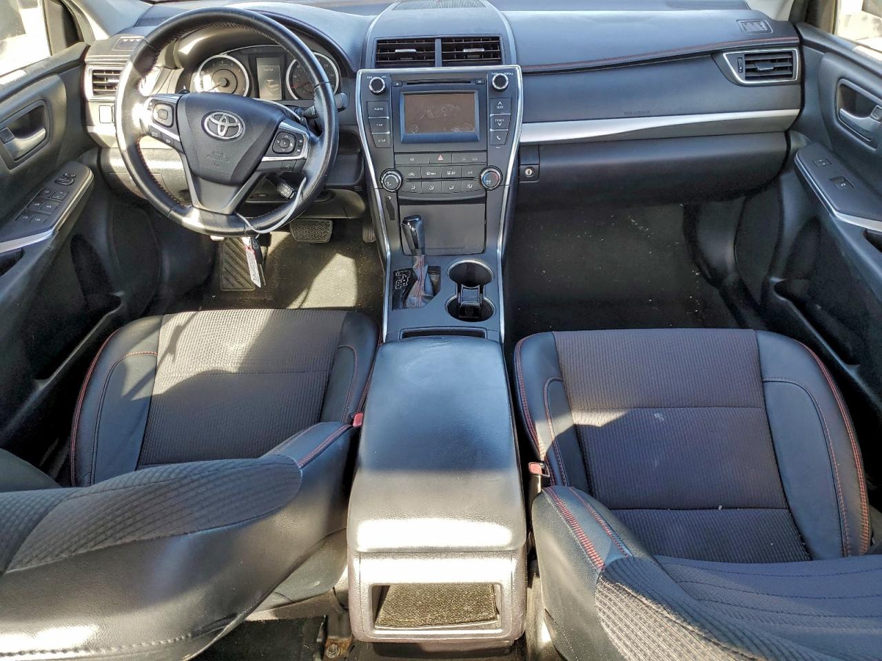2016 TOYOTA CAMRY LE photo 8