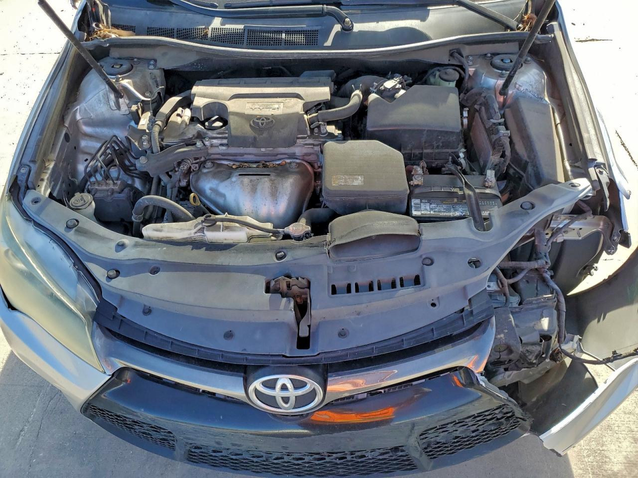 2016 TOYOTA CAMRY LE photo 11