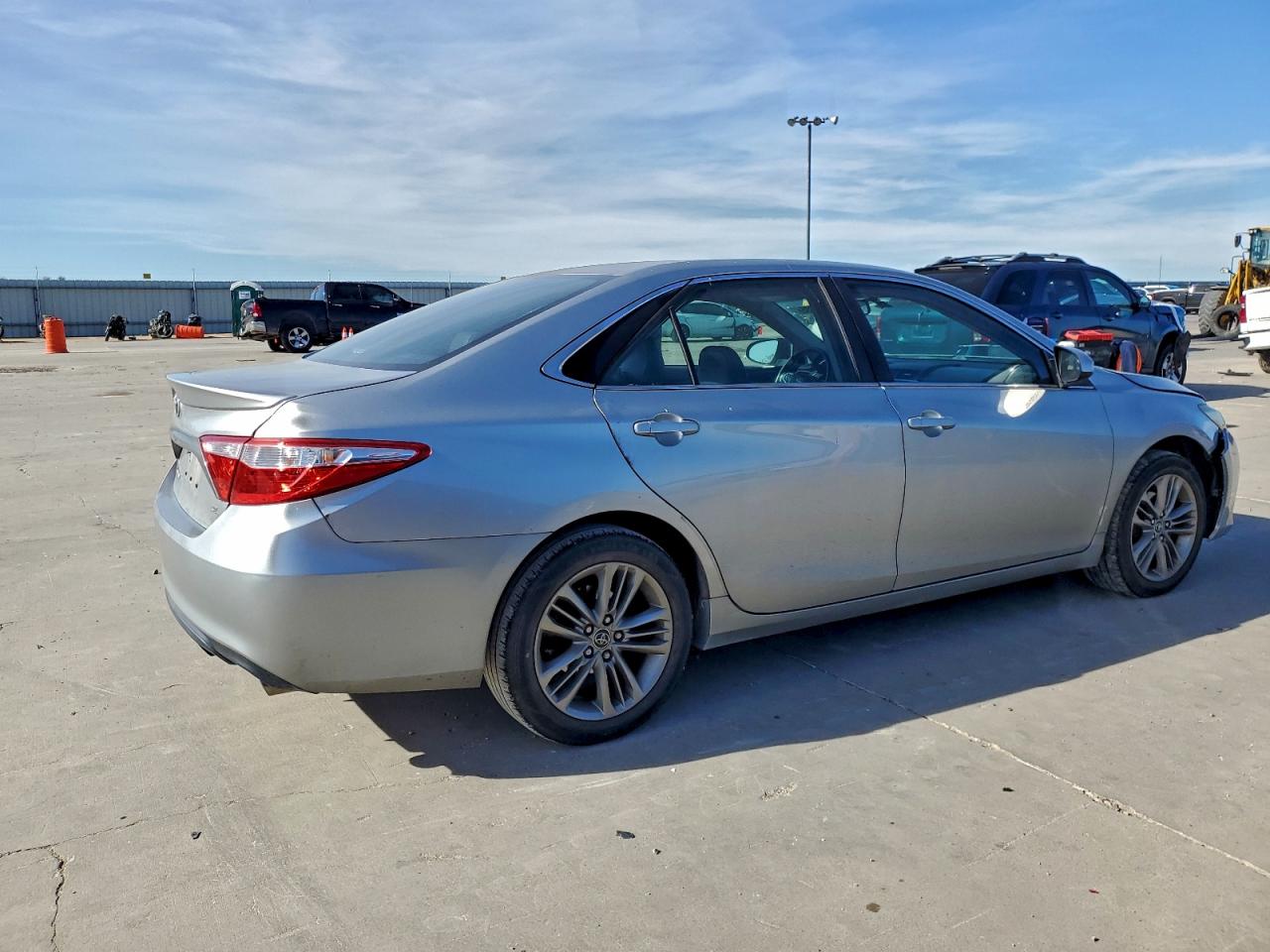 2016 TOYOTA CAMRY LE photo 3