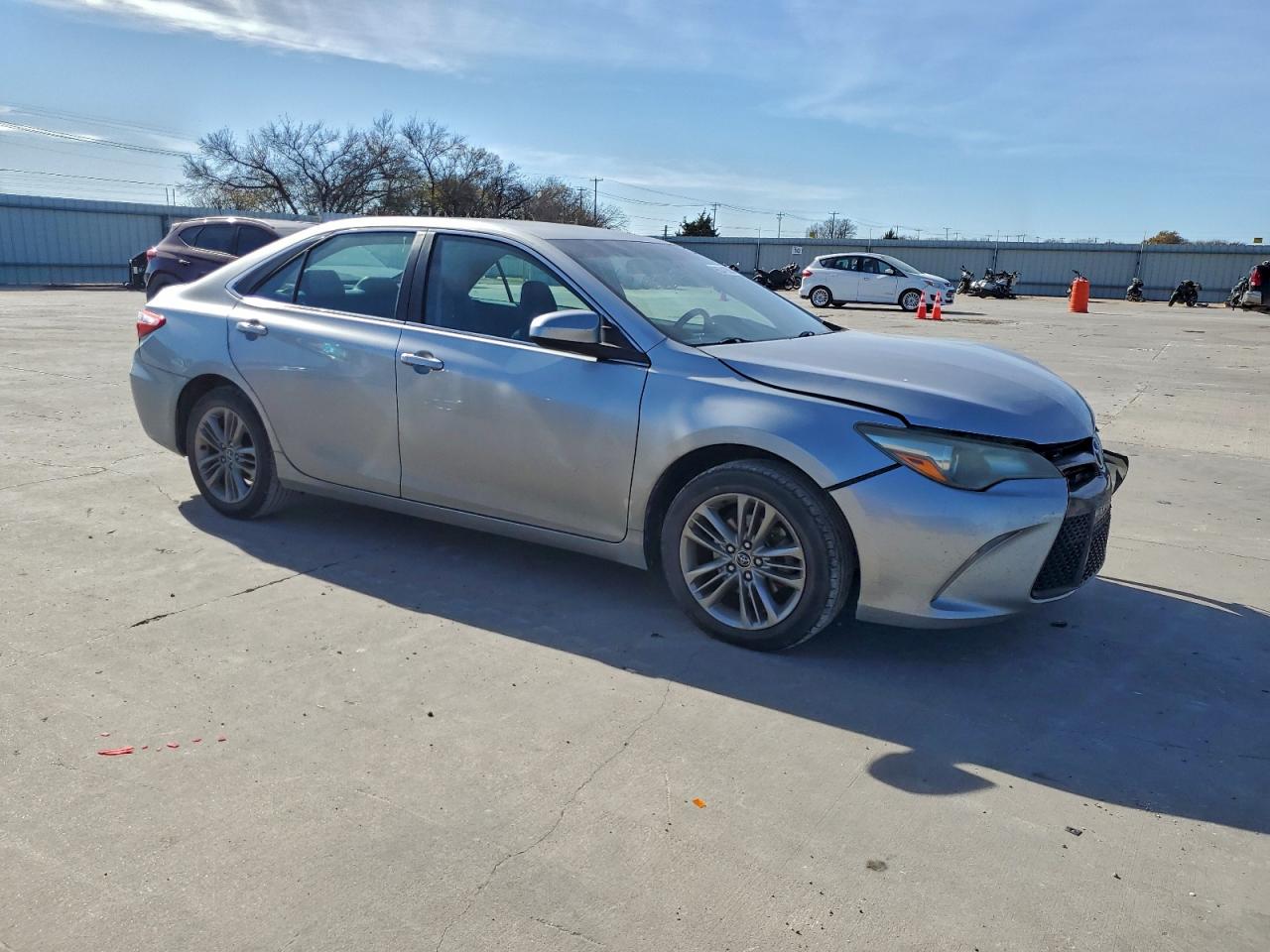 2016 TOYOTA CAMRY LE photo 4