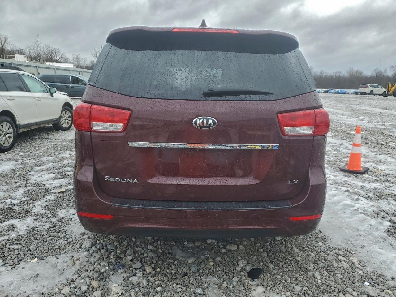2017 KIA SEDONA LX photo 6