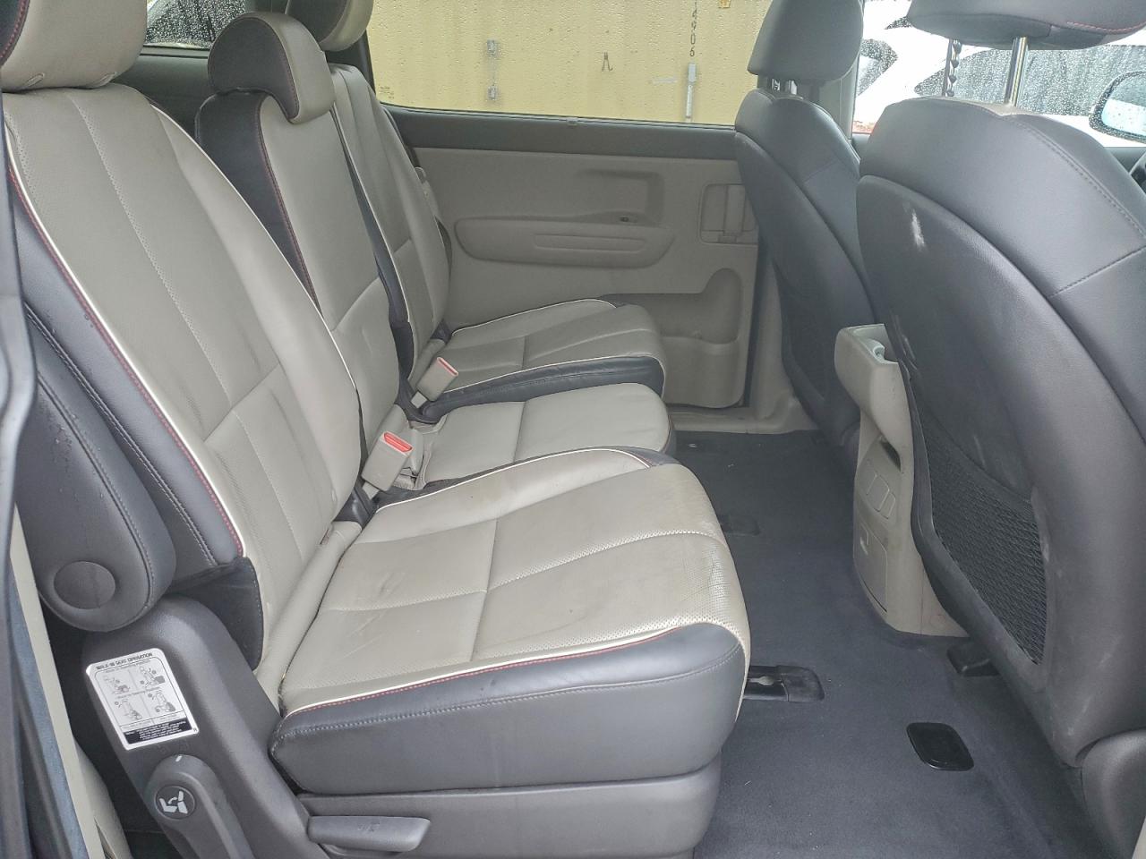 2017 KIA SEDONA LX photo 11