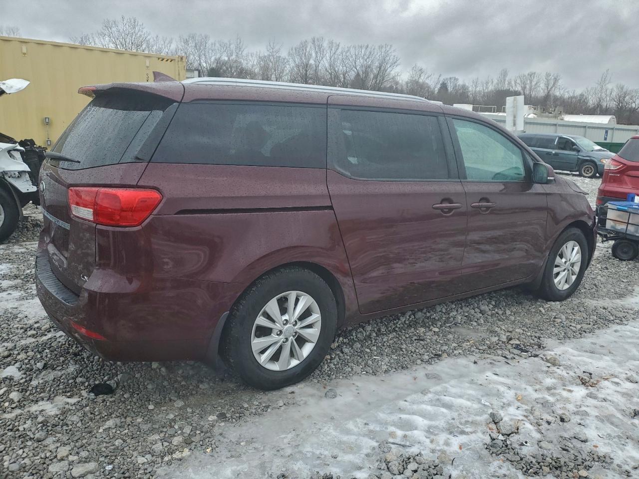 2017 KIA SEDONA LX photo 3