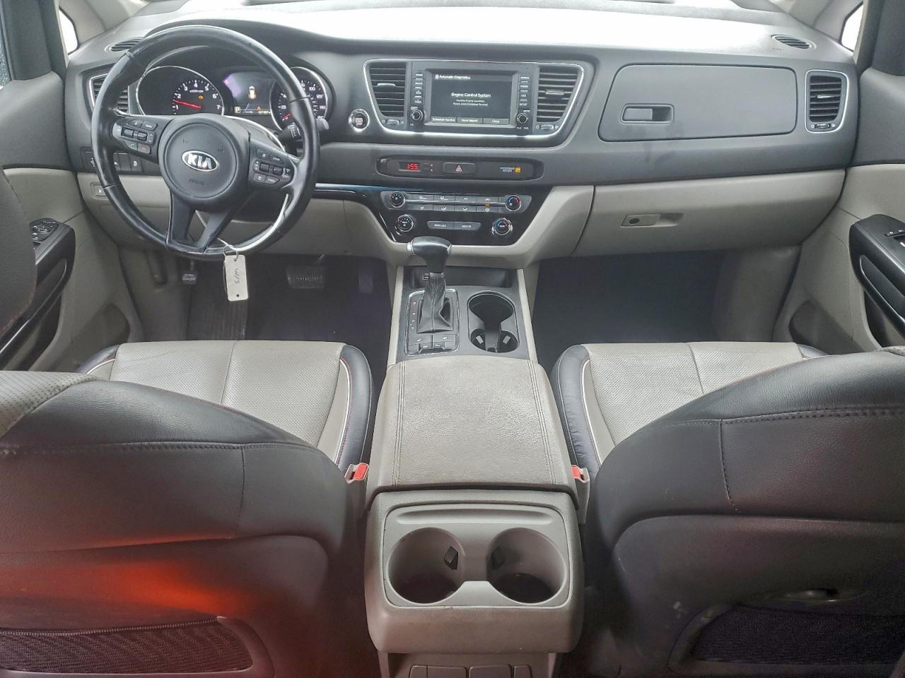 2017 KIA SEDONA LX photo 8