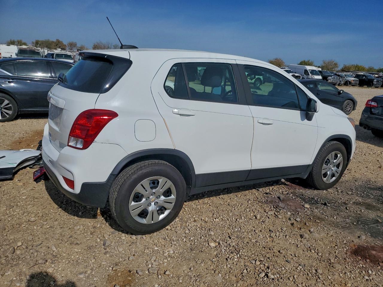 2018 CHEVROLET TRAX LS photo 3