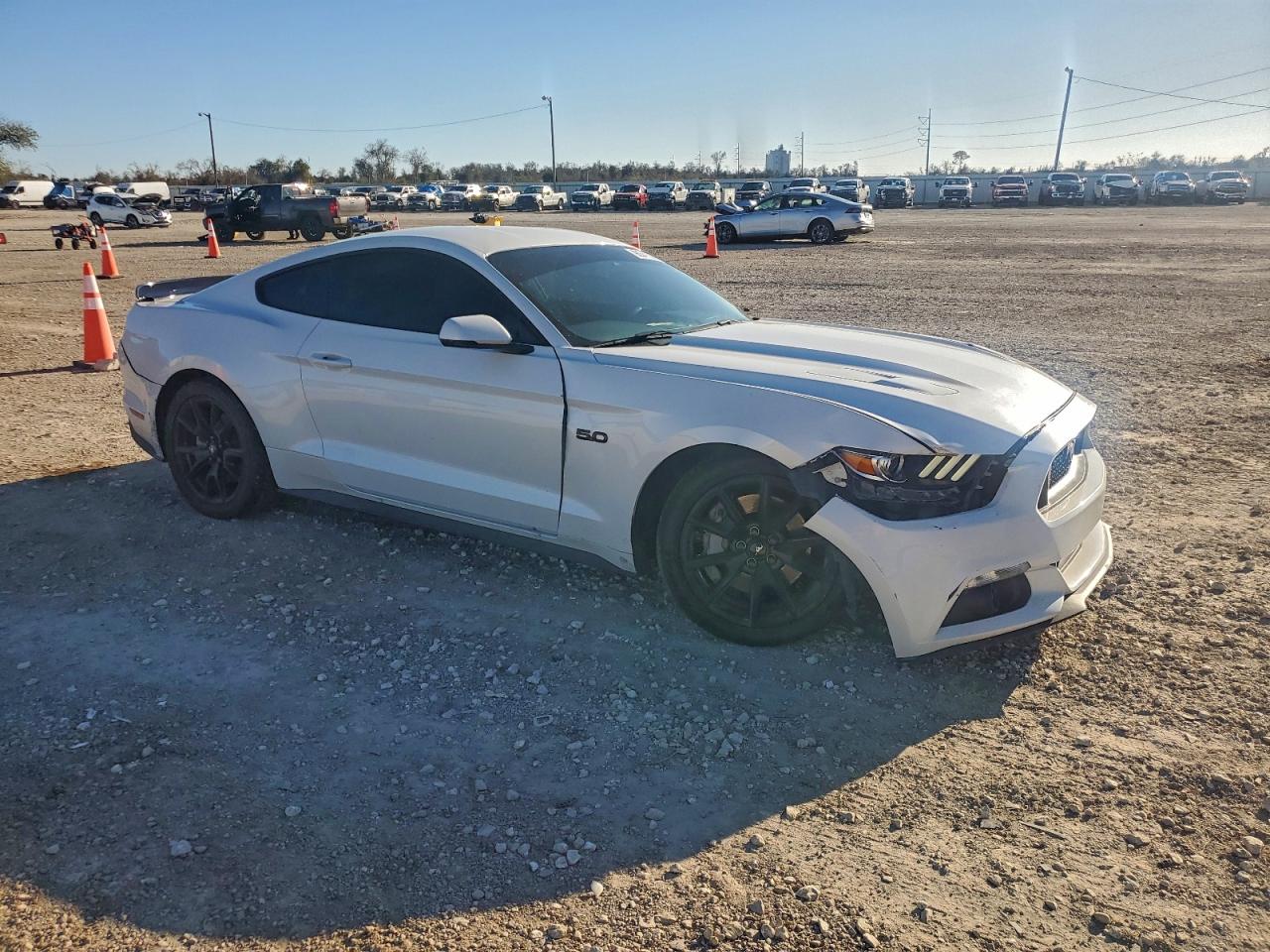 2017 FORD MUSTANG GT photo 4