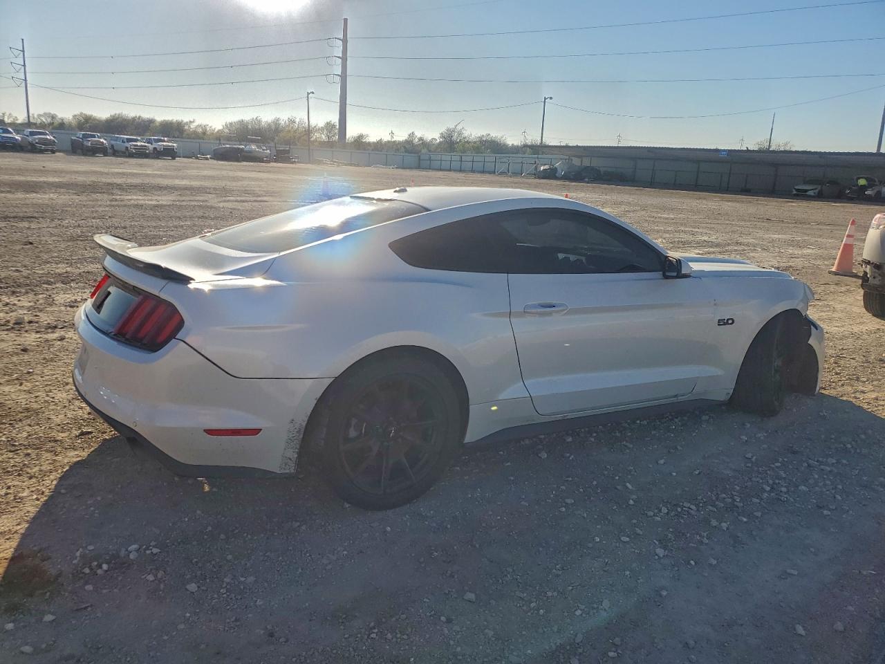 2017 FORD MUSTANG GT photo 3