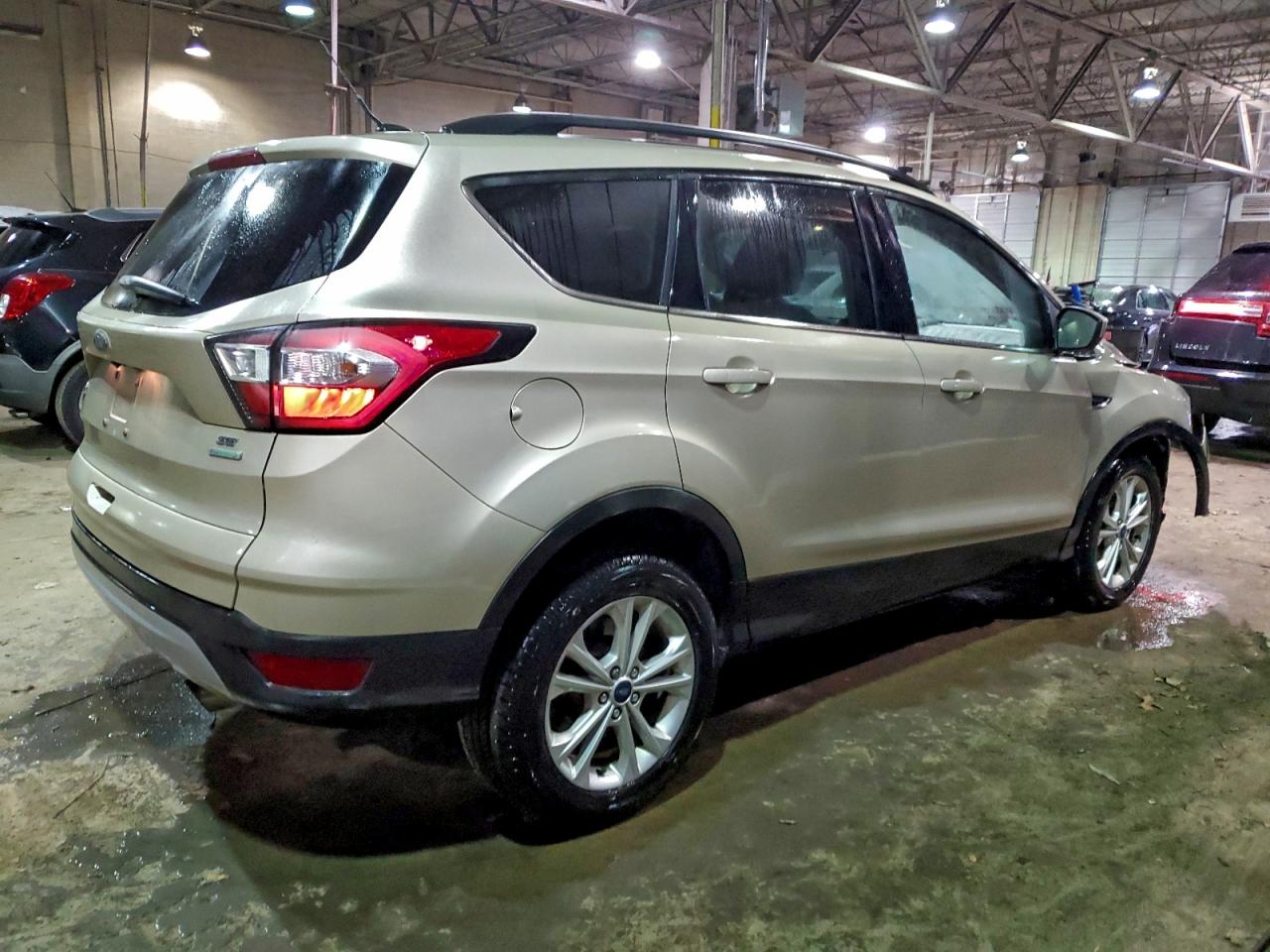 2017 FORD ESCAPE SE photo 3
