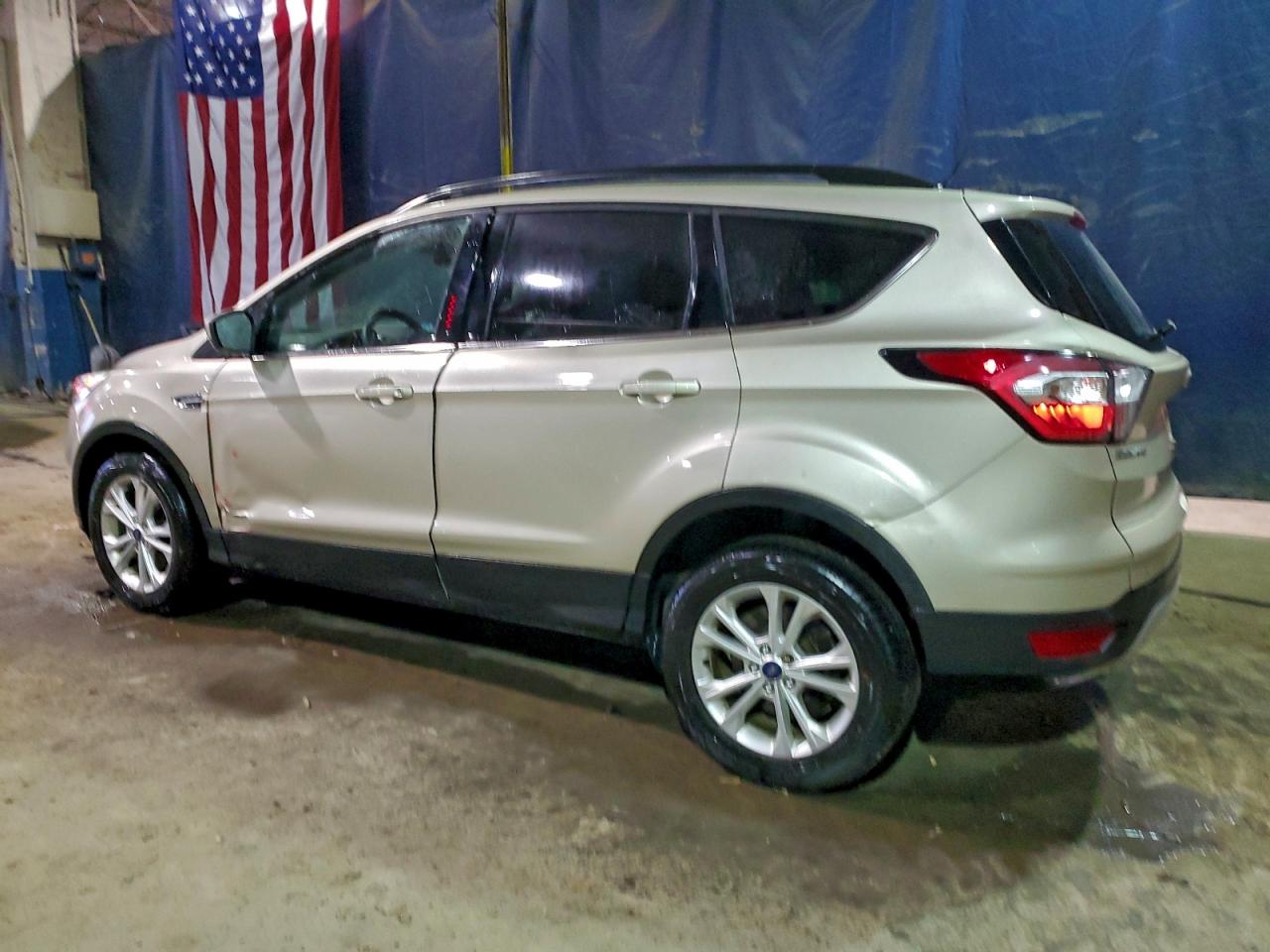 2017 FORD ESCAPE SE photo 2
