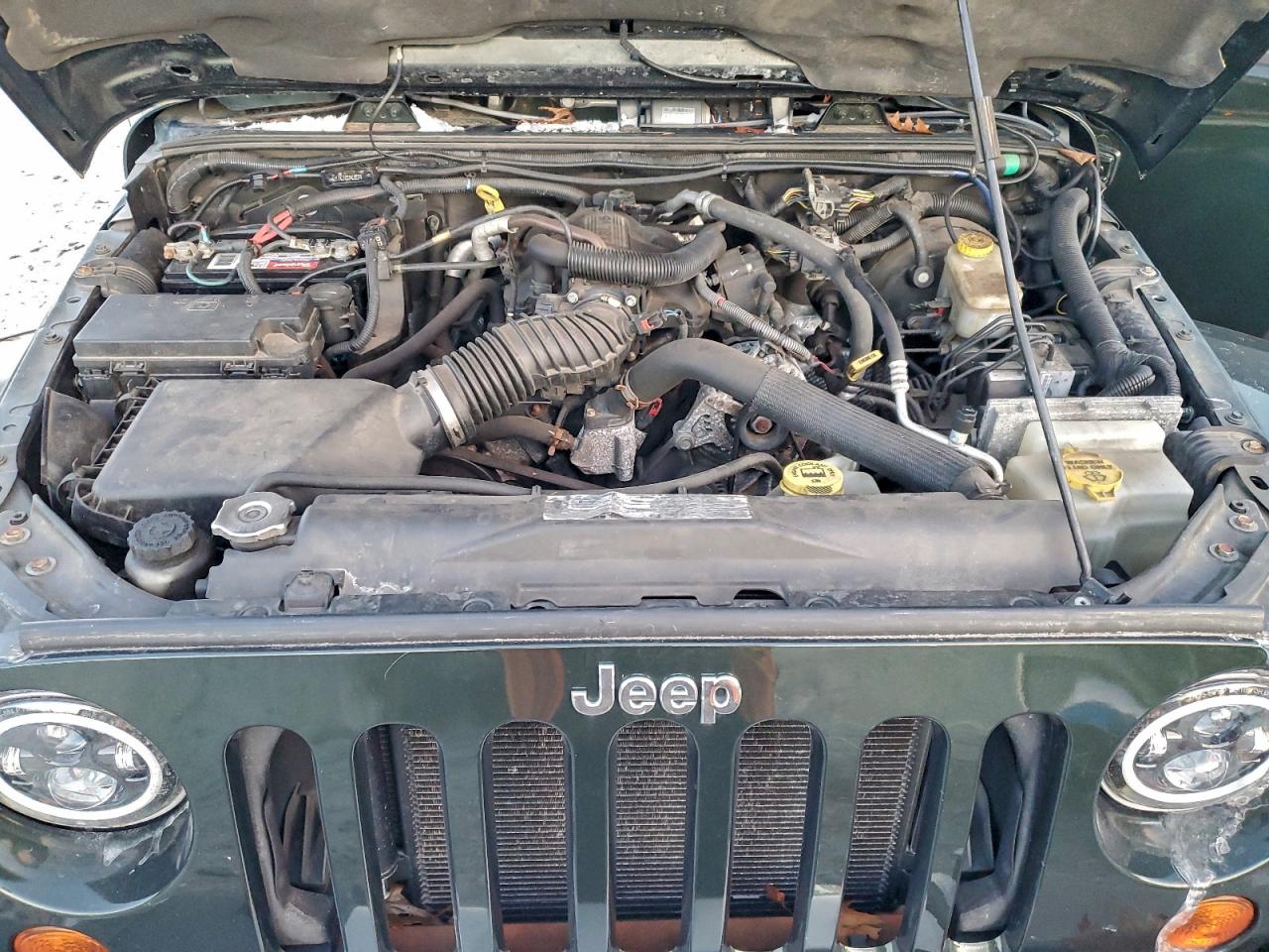 2011 JEEP WRANGLER SAHARA photo 31