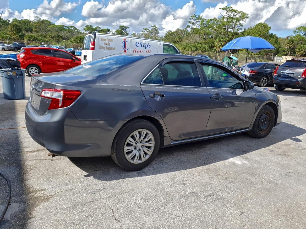 2014 TOYOTA CAMRY L photo 3