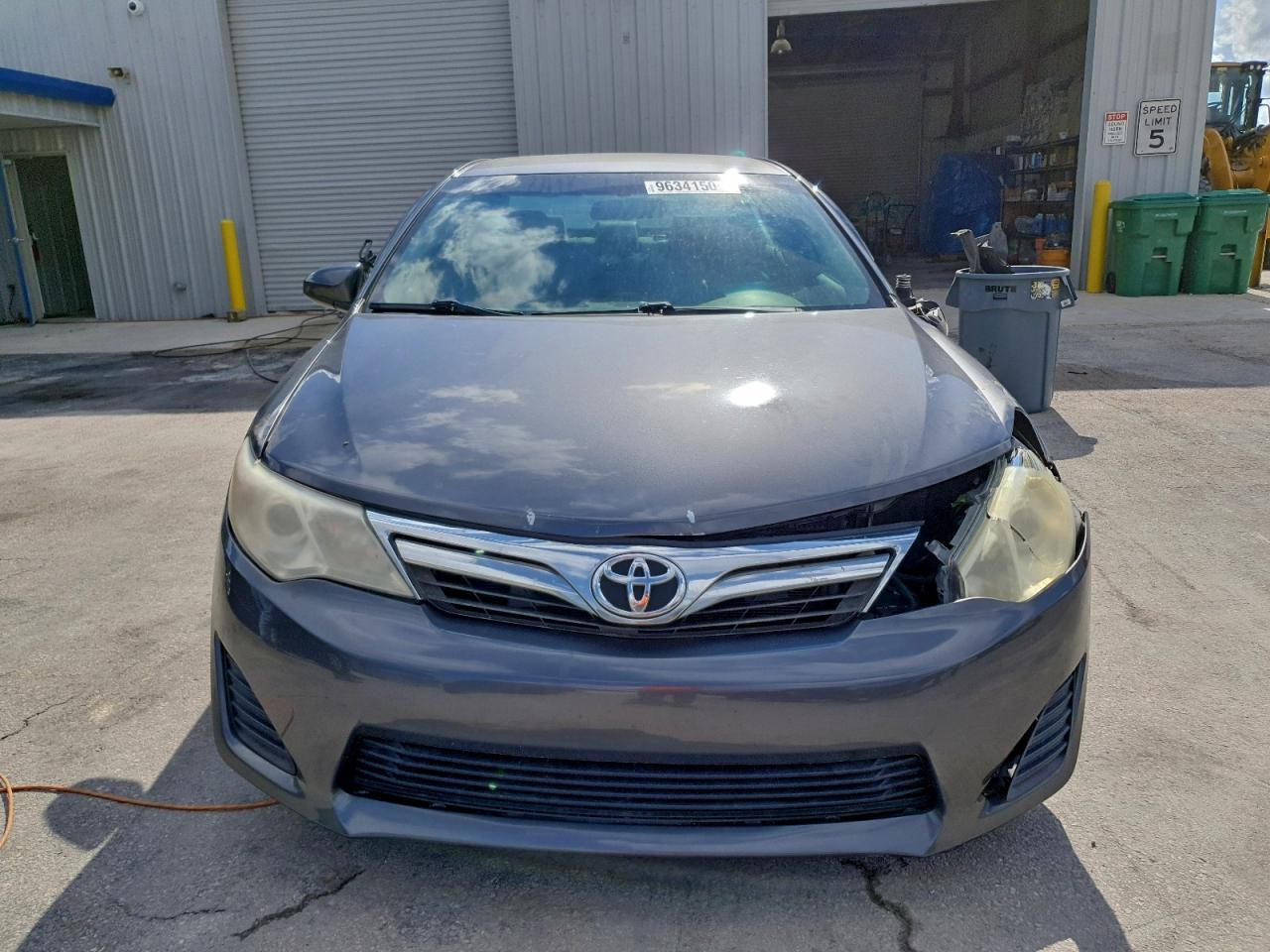 2014 TOYOTA CAMRY L photo 5