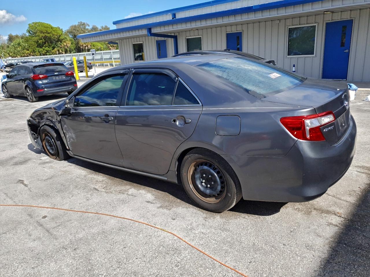 2014 TOYOTA CAMRY L photo 2