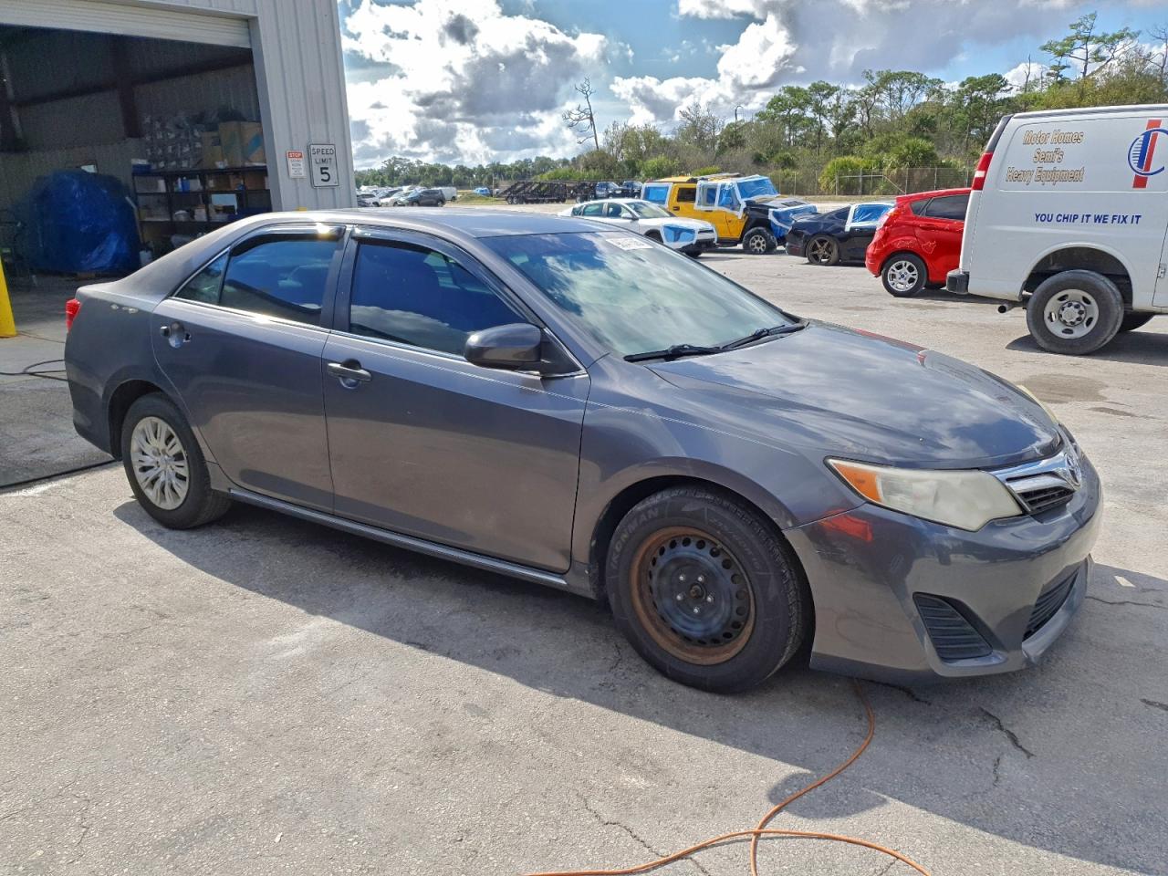 2014 TOYOTA CAMRY L photo 4