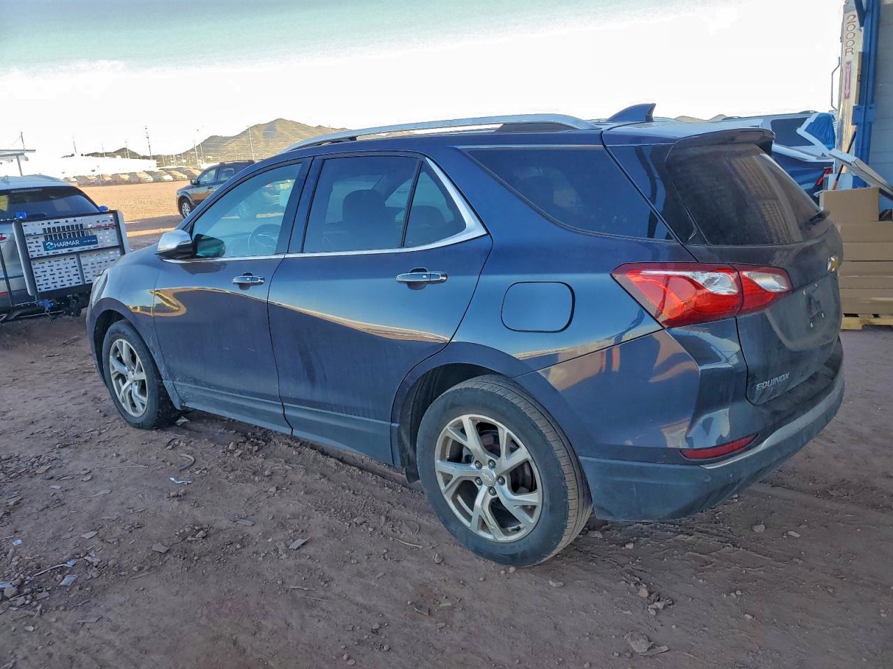 2018 CHEVROLET EQUINOX PREMIER photo 2