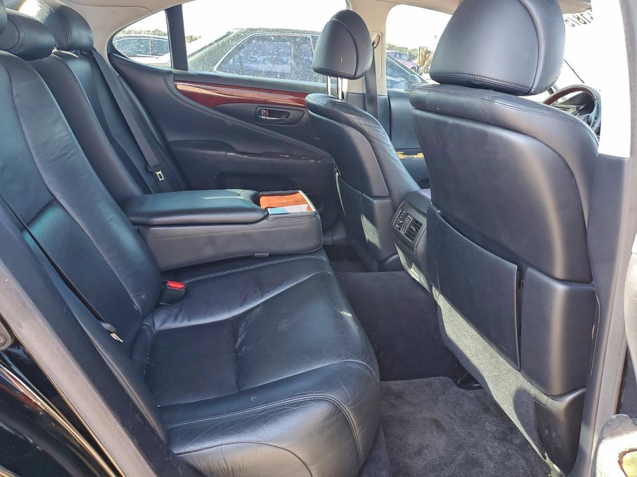 2010 LEXUS LS 460 photo 28
