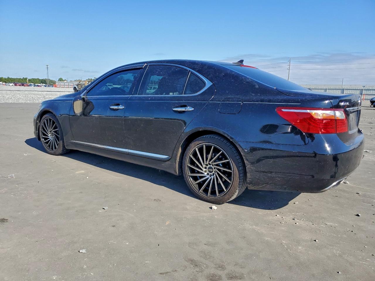 2010 LEXUS LS 460 photo 4