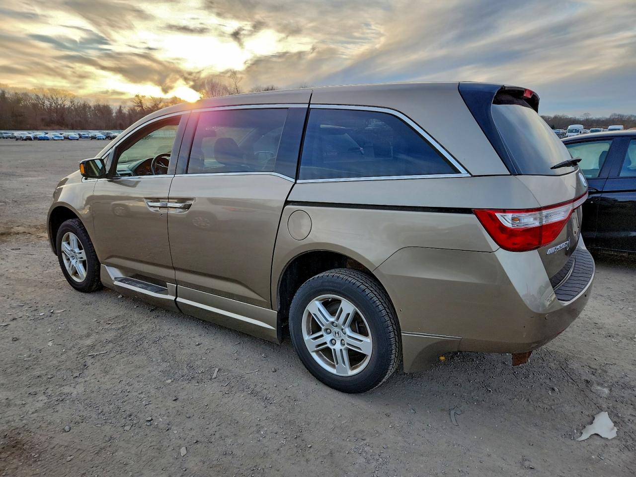 2012 HONDA ODYSSEY TOURING photo 3
