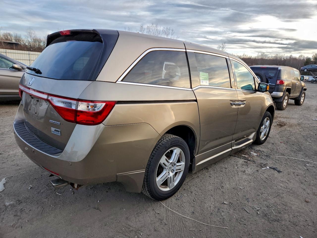 2012 HONDA ODYSSEY TOURING photo 5
