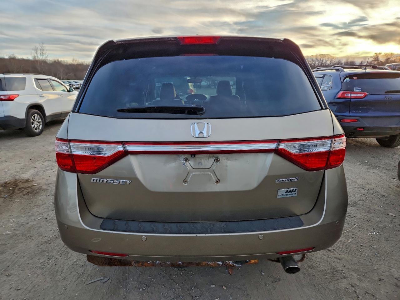 2012 HONDA ODYSSEY TOURING photo 11