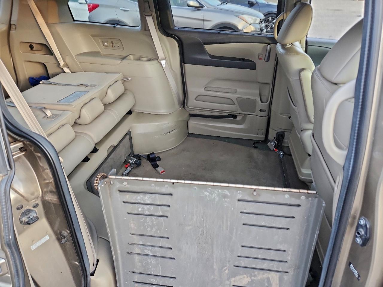 2012 HONDA ODYSSEY TOURING photo 21