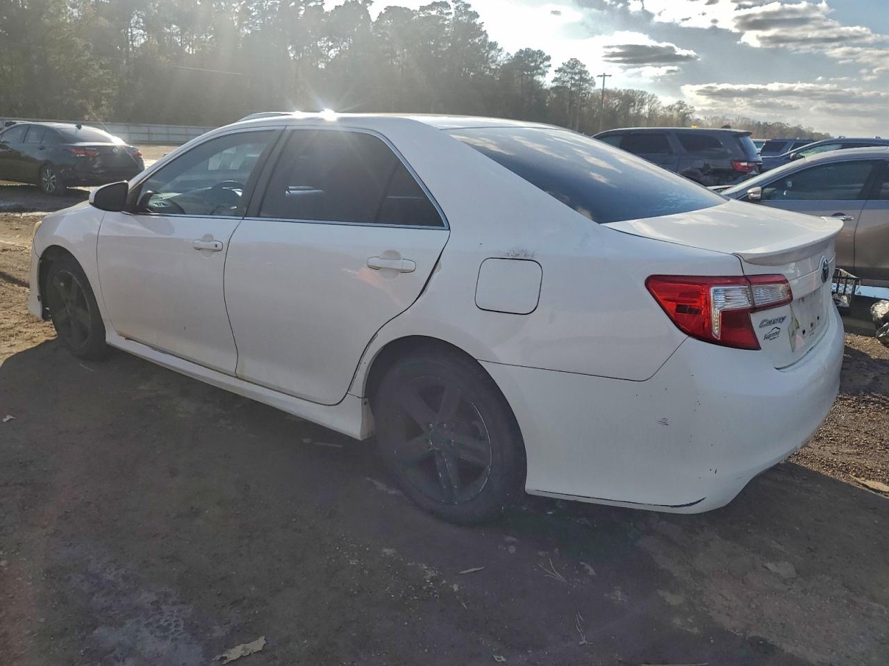2014 TOYOTA CAMRY L photo 3