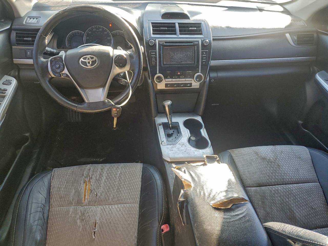 2014 TOYOTA CAMRY L photo 15