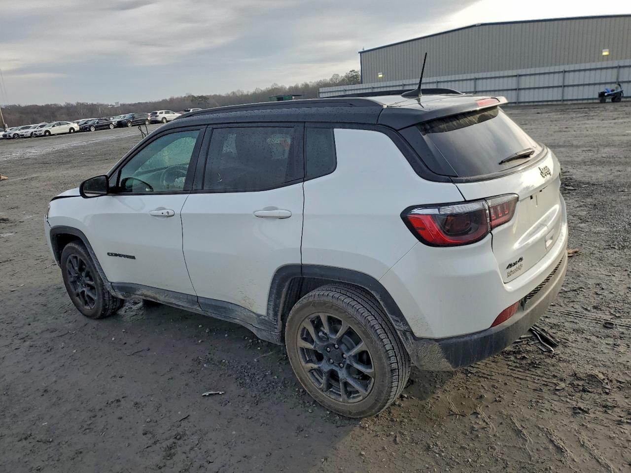 2022 JEEP COMPASS LATITUDE photo 4