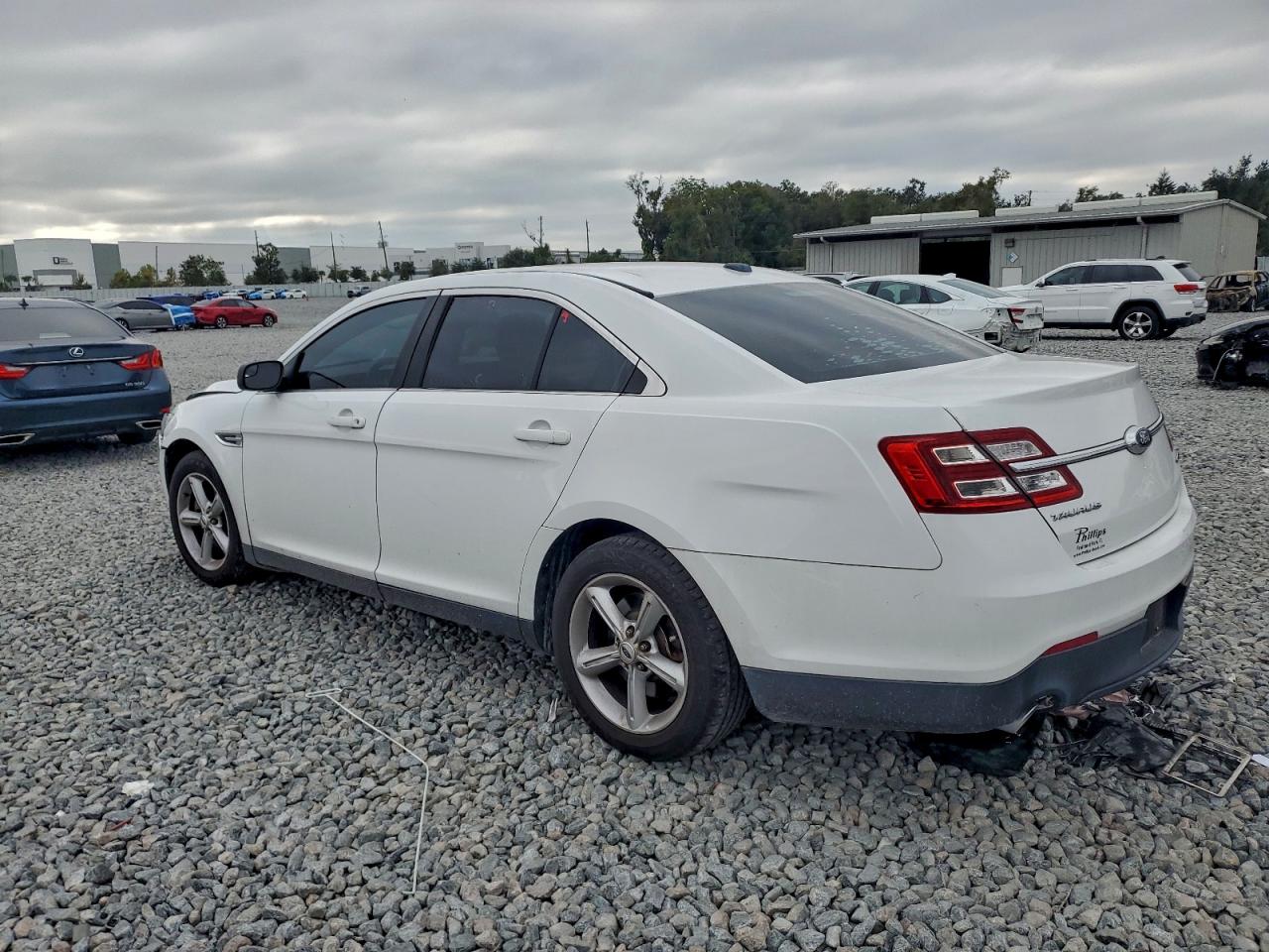 2016 FORD TAURUS SE photo 3
