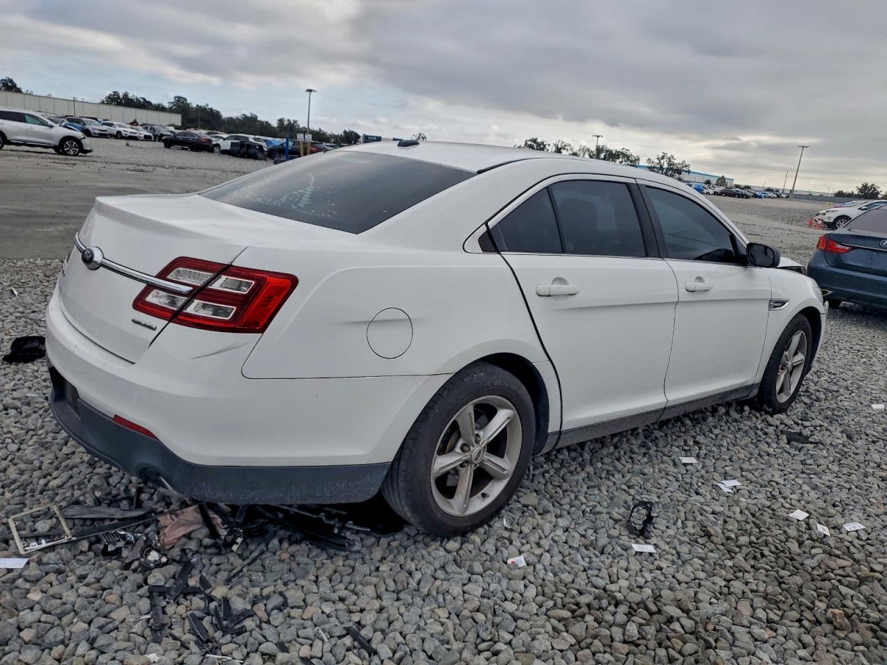 2016 FORD TAURUS SE photo 5