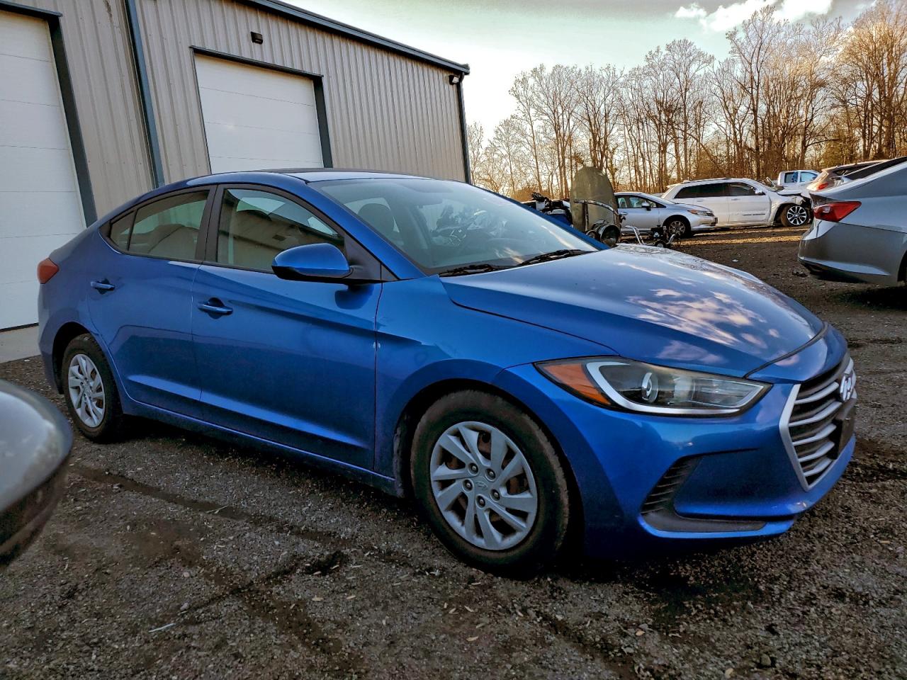 2017 HYUNDAI ELANTRA SE photo 4