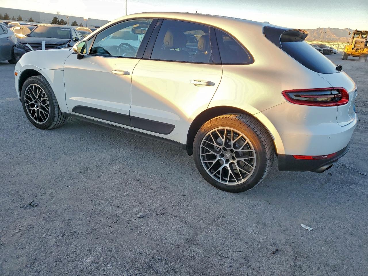 2018 PORSCHE MACAN S photo 2